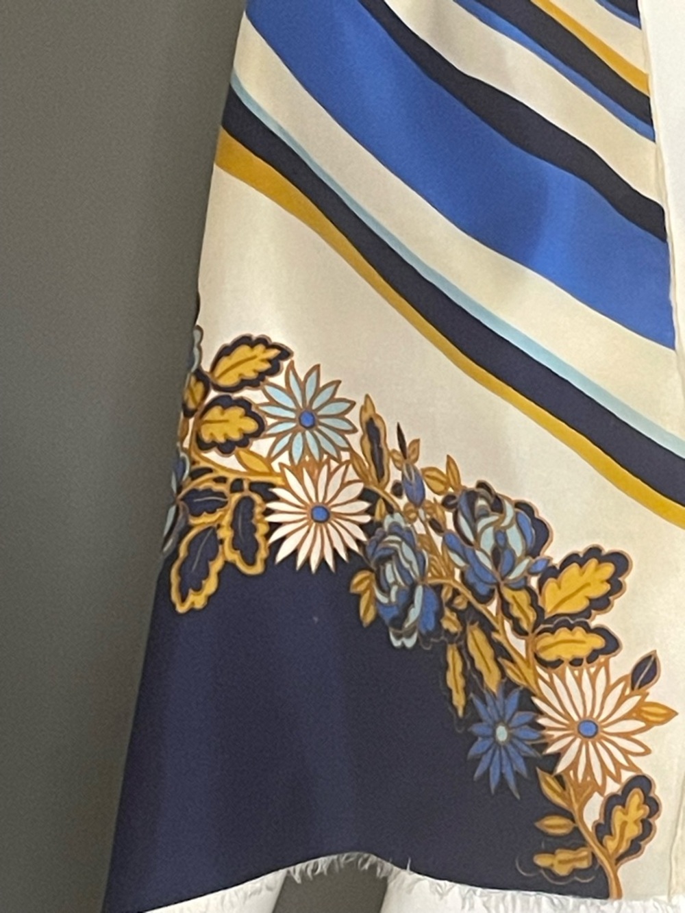Vintage Maggy Rouff Blue Florals Silk Scarf 15 x 44 Fair Condition - Picture 3 of 7